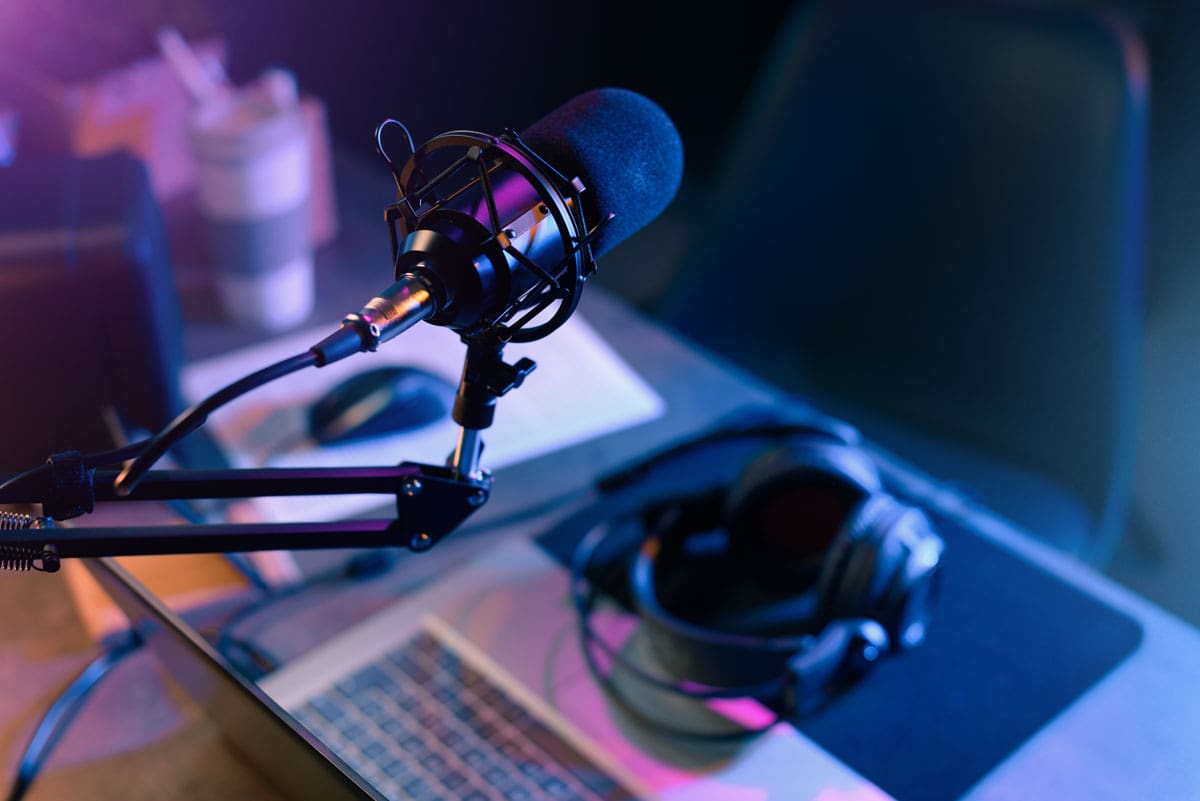 podcast-listeners moody podcast setup
